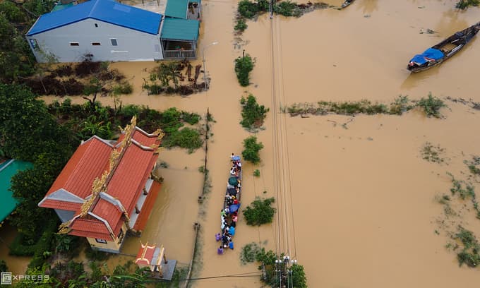 18 dead, 14 missing in central Vietnam floods