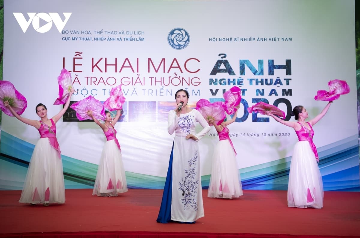 Art photo contest winners go on show at Temple of Literature in Hanoi