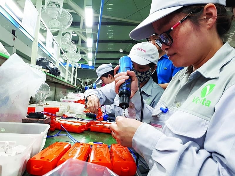 Customs stands side by side with enterprises to overcome difficulties