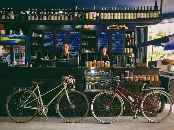 Saigon cafe peddles to cycling enthusiasts