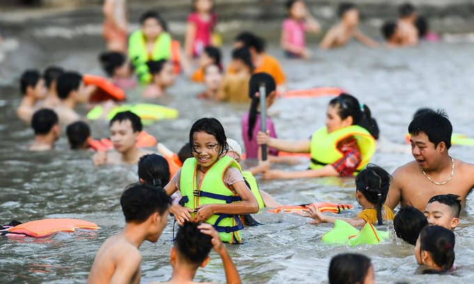 Vietnam makes major push for children to learn swimming