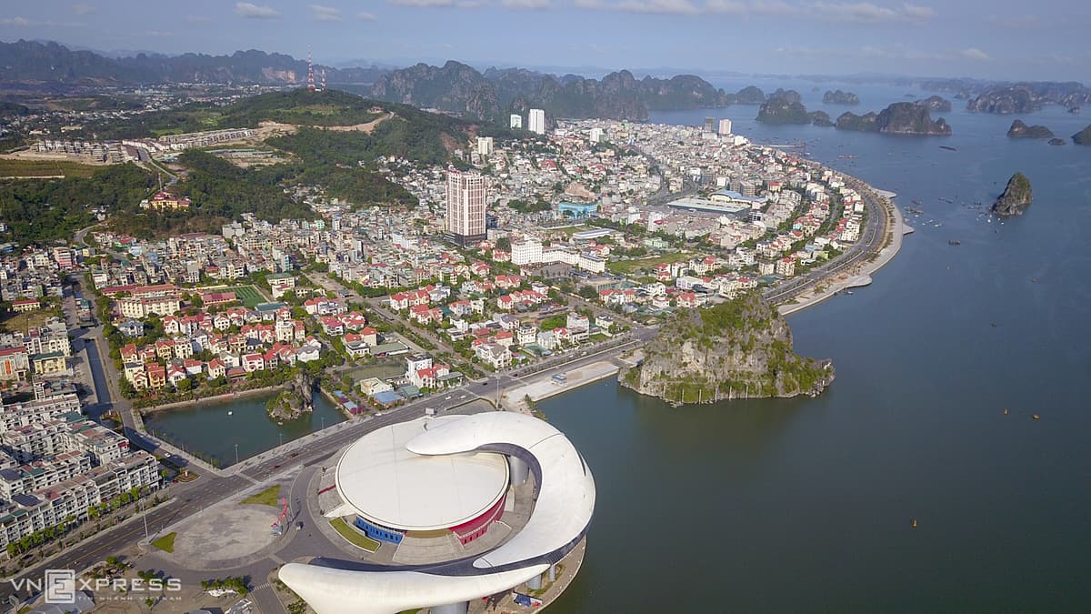 Coastal road expansion offers visual feast of Ha Long Bay