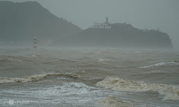South central provinces shut beaches as Storm Goni approaches