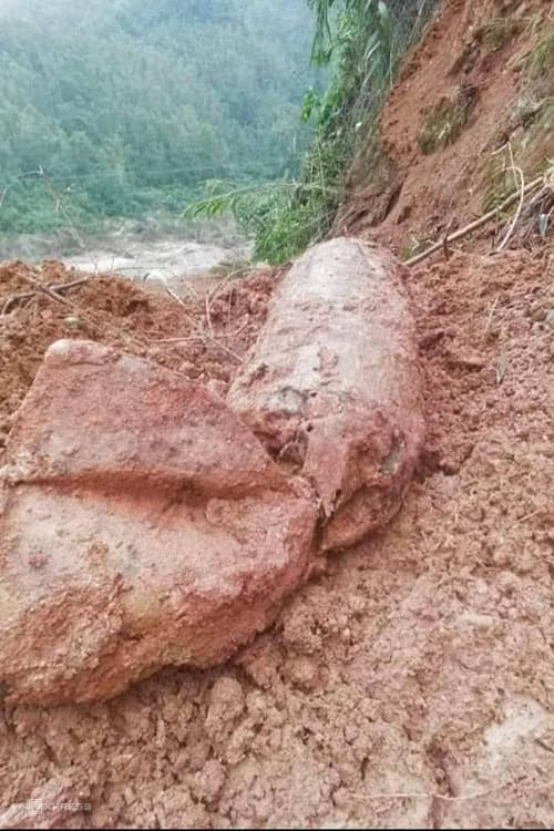 Central province blocks off highway to dispose of 300-kg bomb