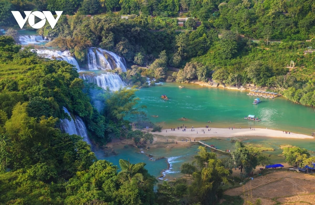 Discovering Non Nuoc Cao Bang Geopark