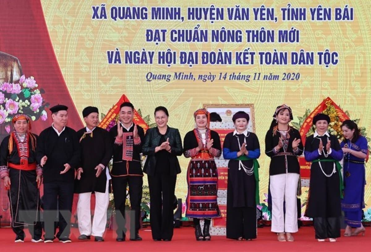 Top legislator attends great national solidarity festival in Yen Bai