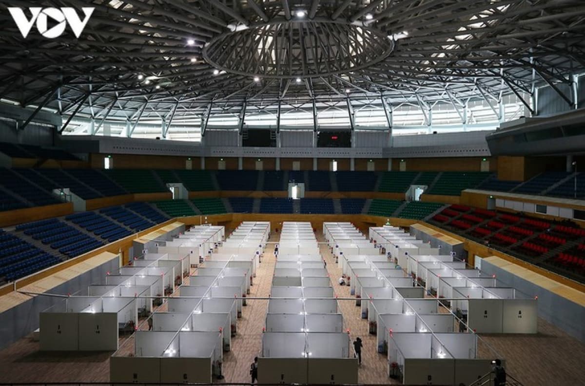 Danang shuts down field hospital at indoor stadium