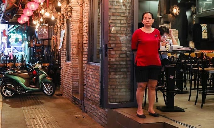HCMC earmarks $1.1 mln for workers in non-essential businesses hit by Covid-19
