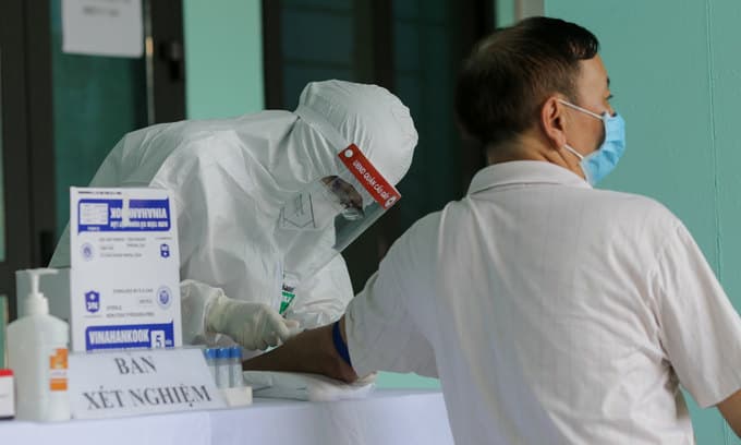 Canada, UK returnees Vietnam's latest Covid-19 patients