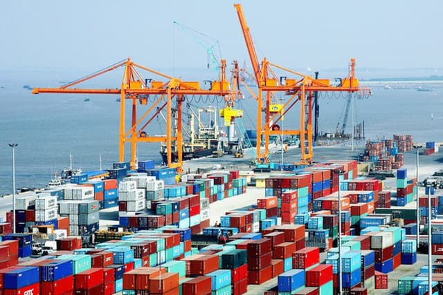 VN enjoys trade surplus of over US$19 billion as of mid-November