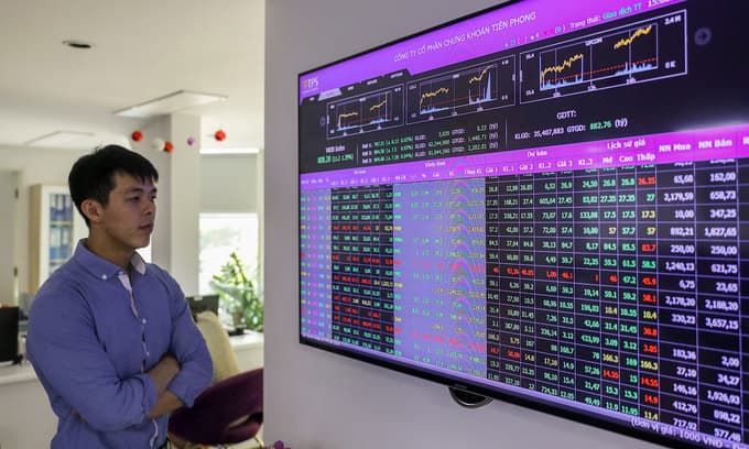 VN-Index crosses 1,000-point threshold after long year