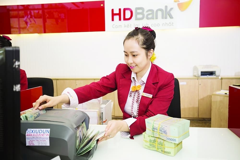 Interest rates decreasing, but money still pouring into banks