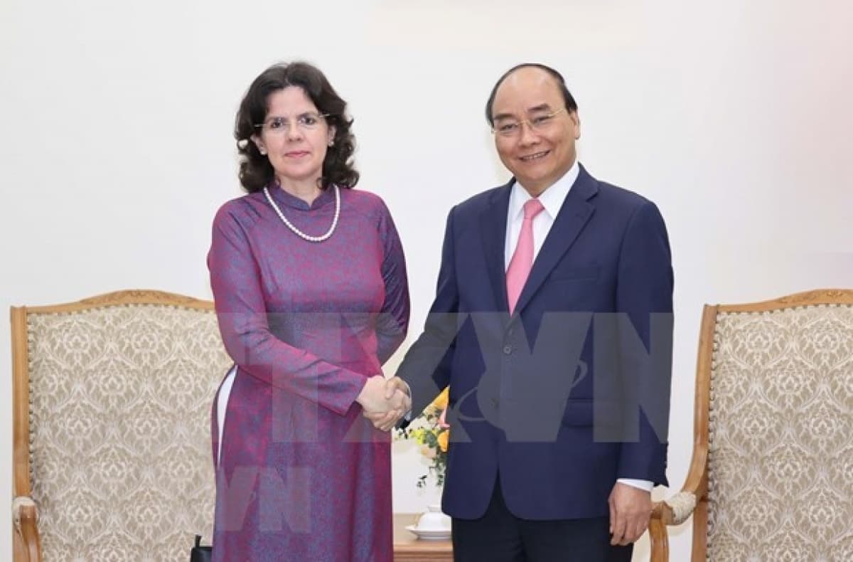 PM Nguyen Xuan Phuc receives outgoing Cuban Ambassador