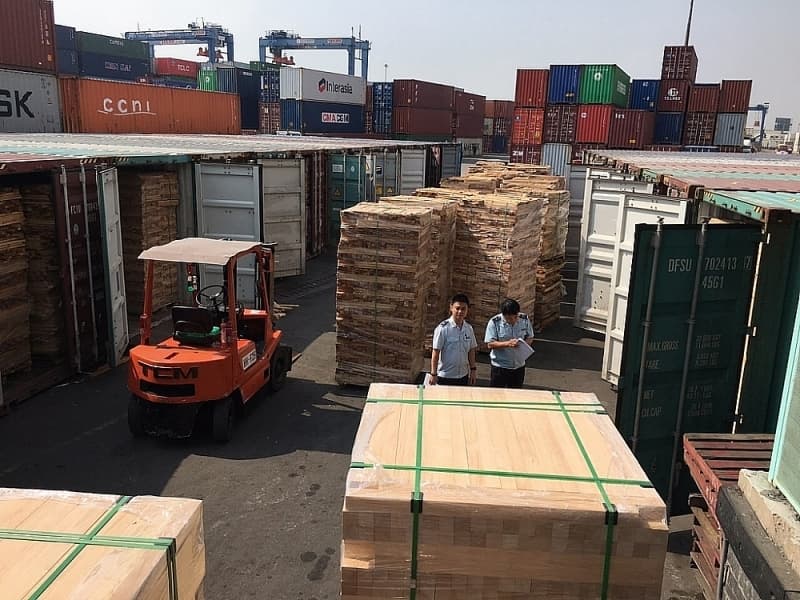 Saigon Port Zone 1 Customs Branch has many effective debt recovery solutions