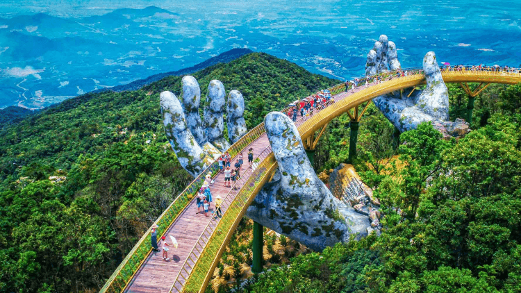 Int’l awards bolster Vietnam tourism status