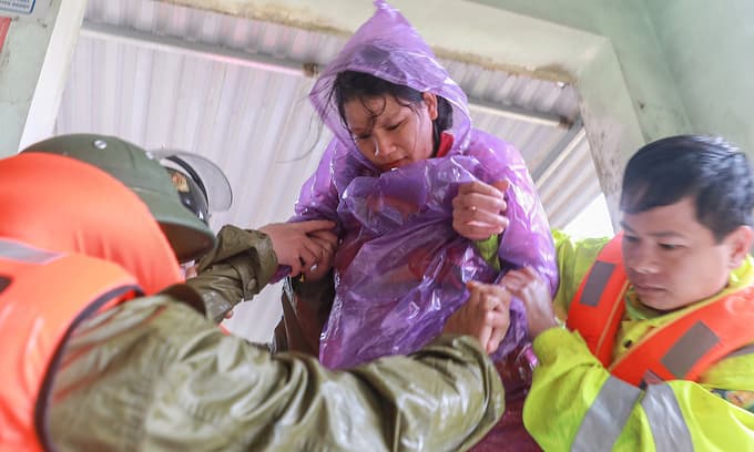UN agency provides another $800,000 for women, girls in flooded central Vietnam