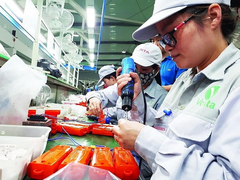 Priority to develop processing and manufacturing industries