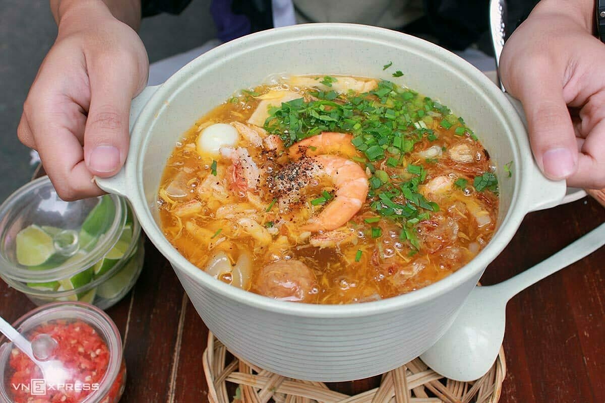Three banh canh noodle joints outpace Saigonese peers
