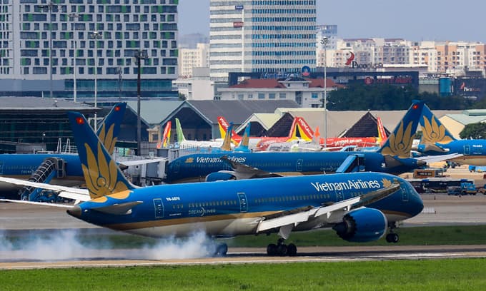 Airlines pump up Hanoi-HCMC flight frequency as holiday nears