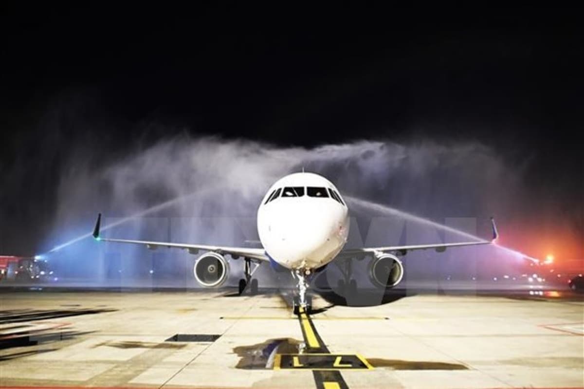 Vietravel Airlines’ plane lands in Phu Bai airport for first time