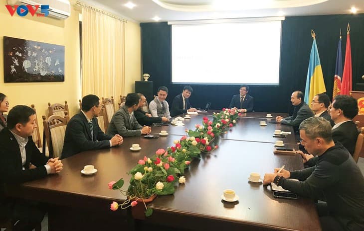 Ambassador meets Vietnamese businesses in Ukraine