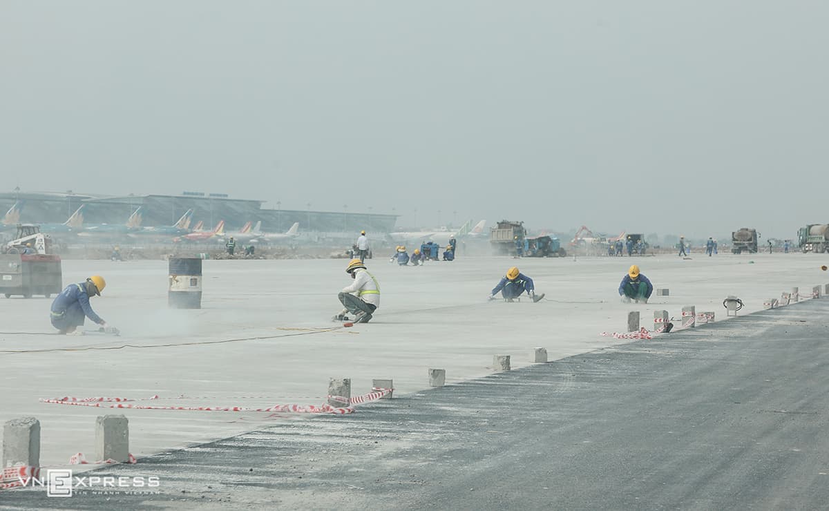 Runway upgrade at Noi Bai airport to complete before new year