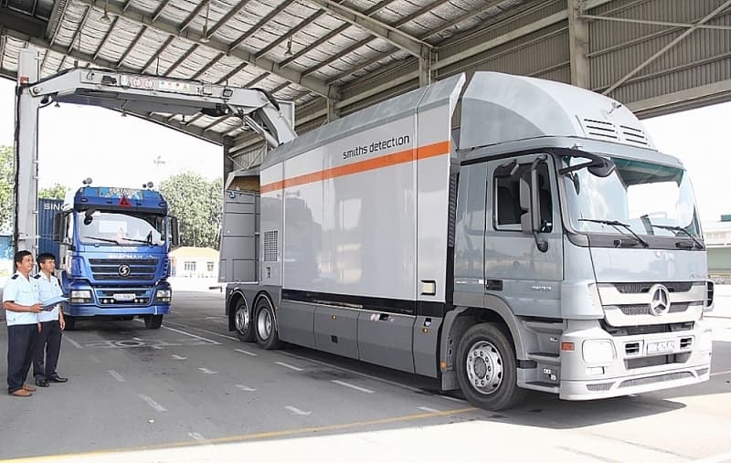 Effective use of positioning seals and container scanners is required