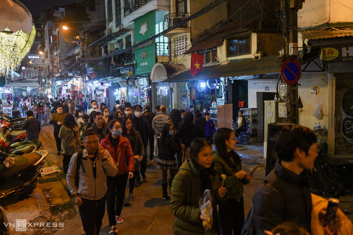 Hanoians walk free from Old Quarter traffic prison
