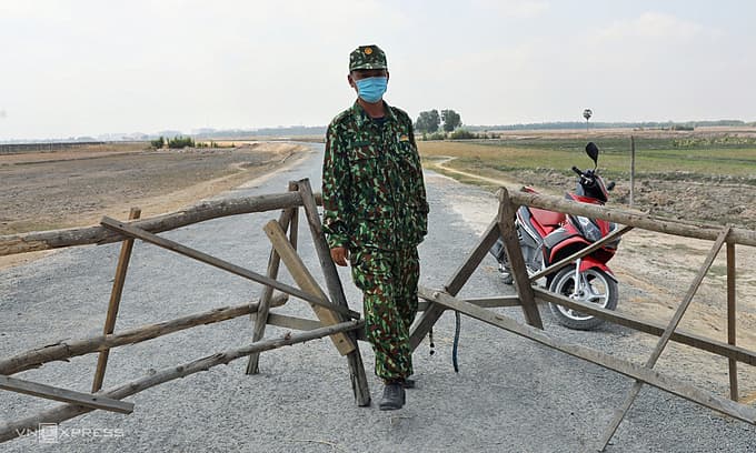PM urges people to report illegal entrants into Vietnam on fresh coronavirus alarm