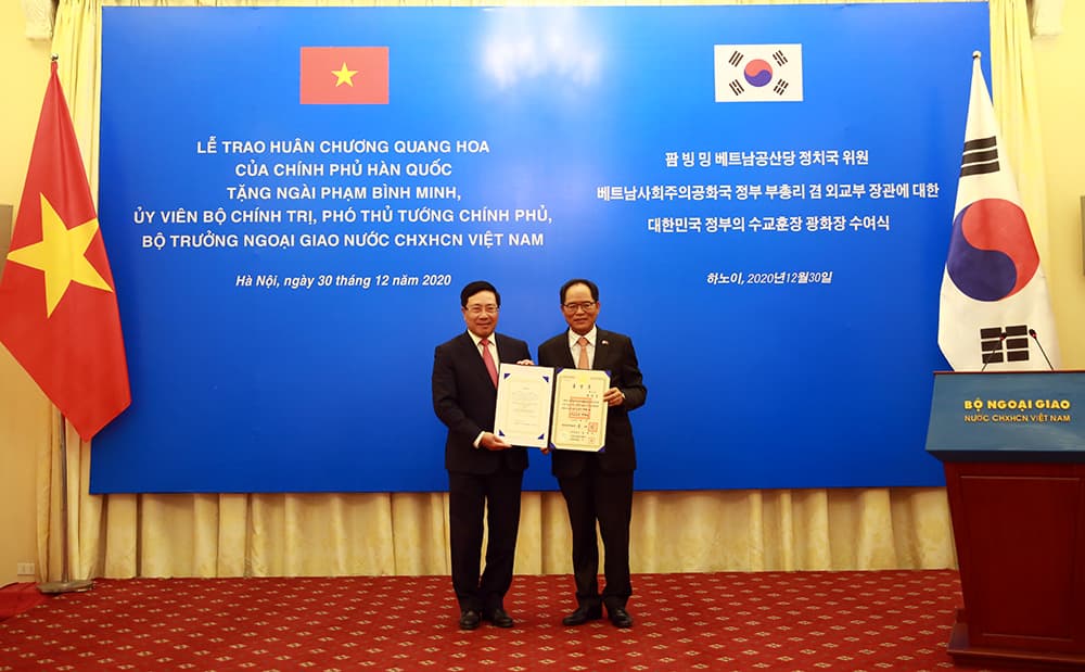 DPM, FM Minh awarded Korean Order of Diplomatic Service Merit