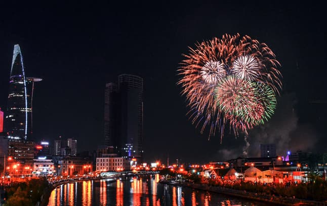 In HCMC, watch New Year fireworks from up close
