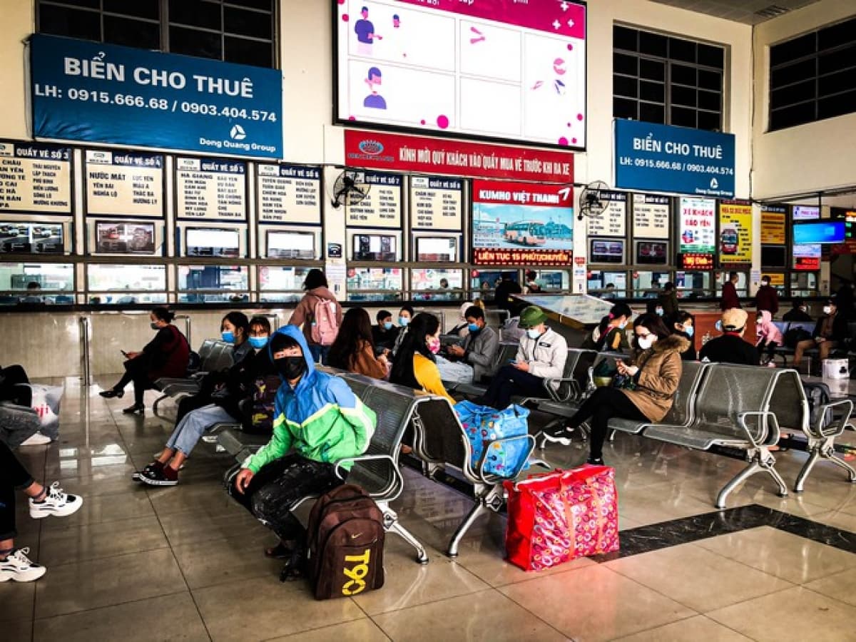 Bus stations crowded as people head home on New Year’s Eve