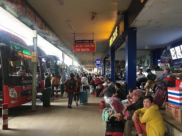 Transportation during Tet: transport companies increase number of trips but number of passengers decreases