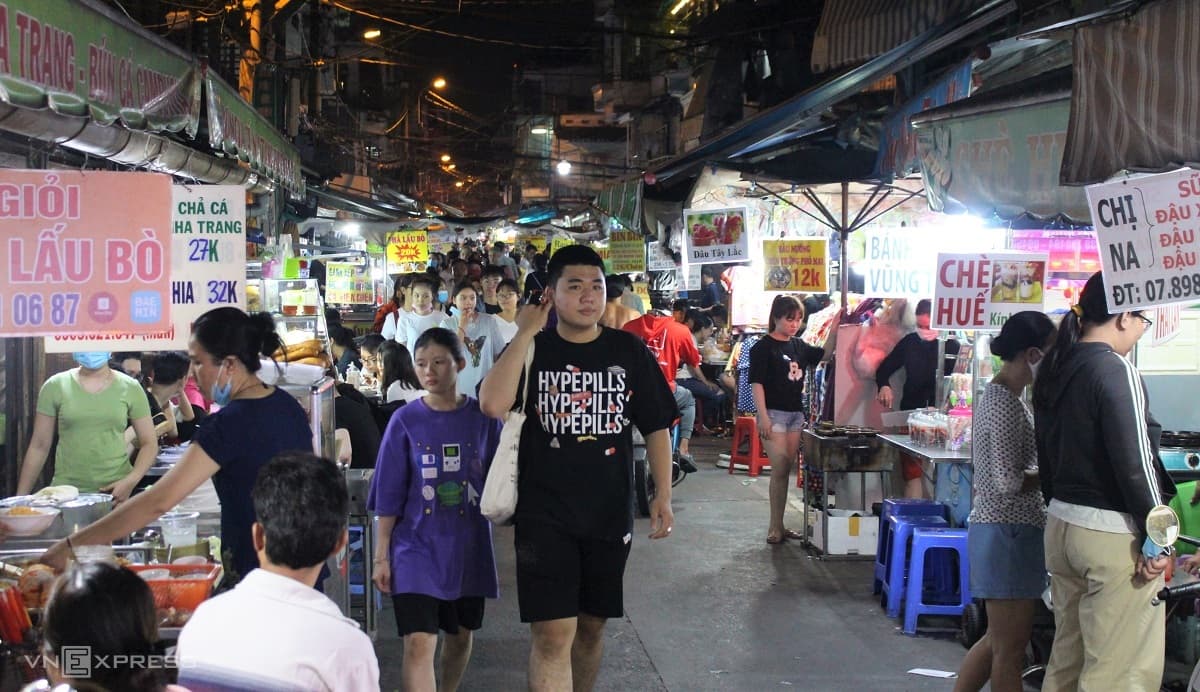 Street food paradise at Saigon flower market