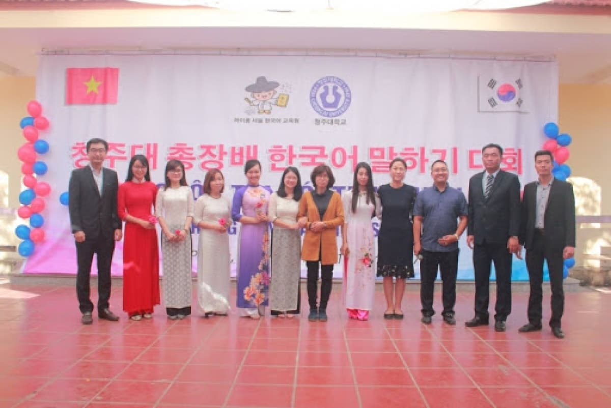 Two Korean language centres founded in Vietnam