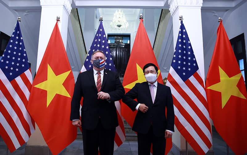 Deputy PM, FM Minh holds phone talks with U.S. Secretary of State