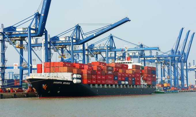 Vietnam determined to reduce trade surplus with US: PM