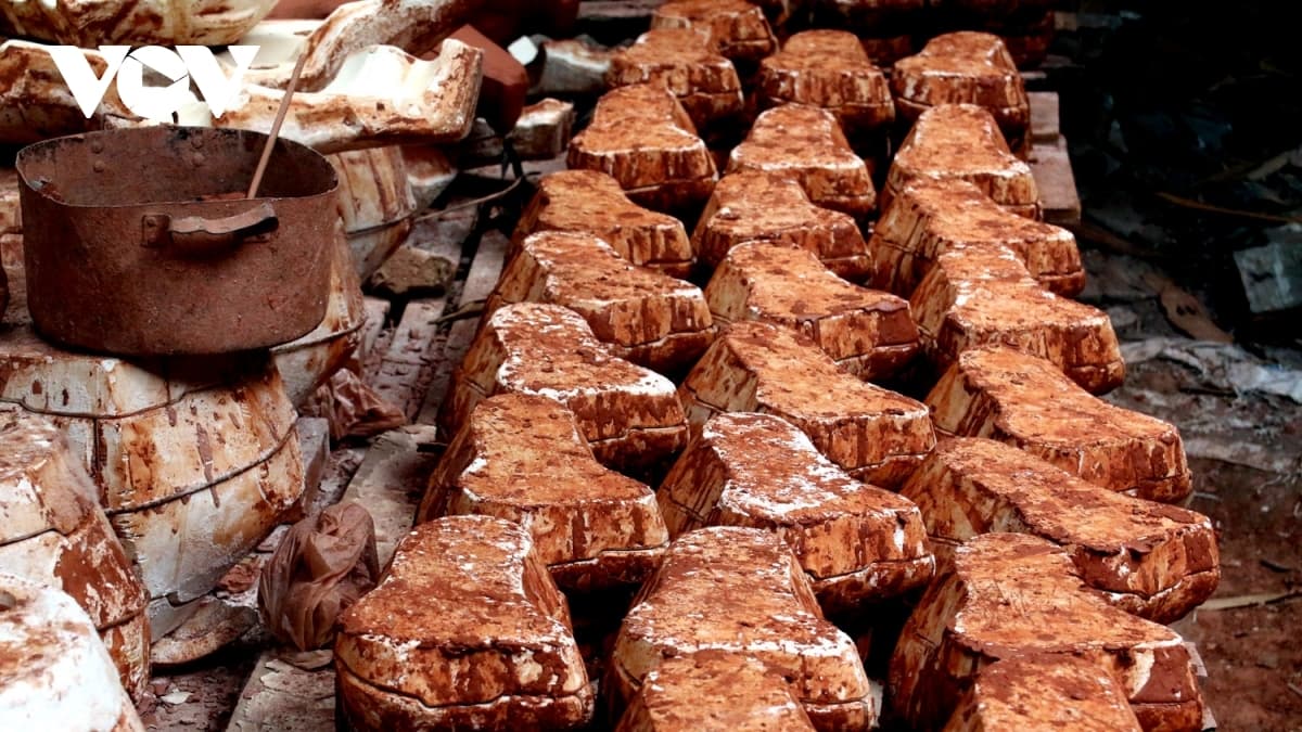 Buffalo-shaped ceramics go on sale ahead of Tet