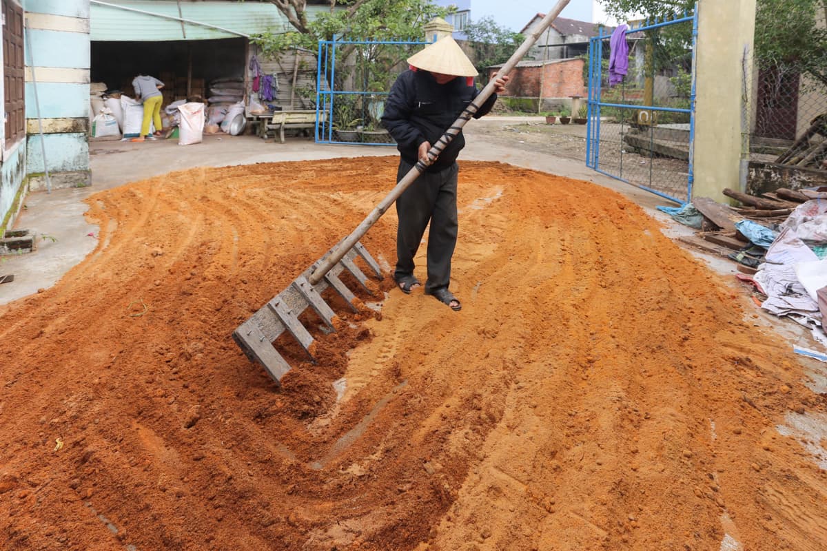 Quang Nam incense village prepares for Tet rush