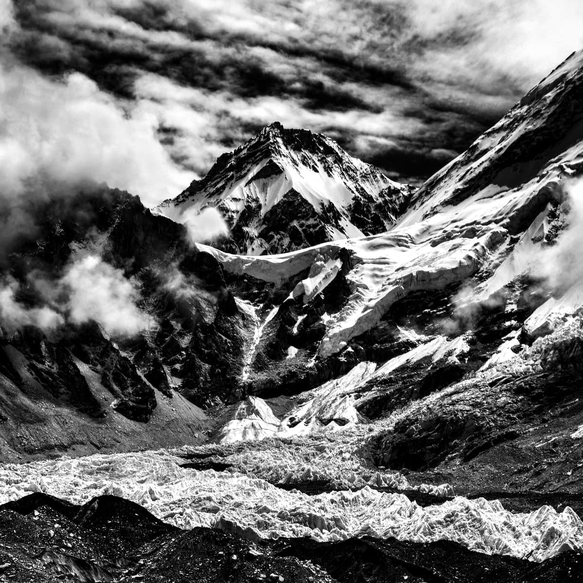 Vietnamese photographer captures grandeur of Himalayan proportions