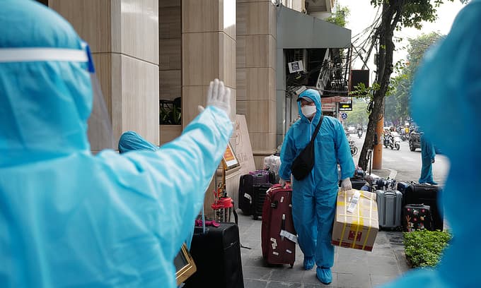 Vietnam mandates 14-day quarantine for all foreign experts, flight crew