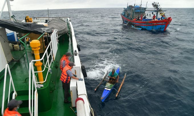 Vietnam rescues Filipino fishermen stranded at sea