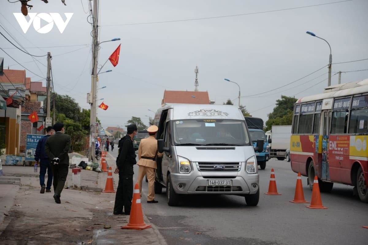 Quang Ninh suspends public transport after community case detected