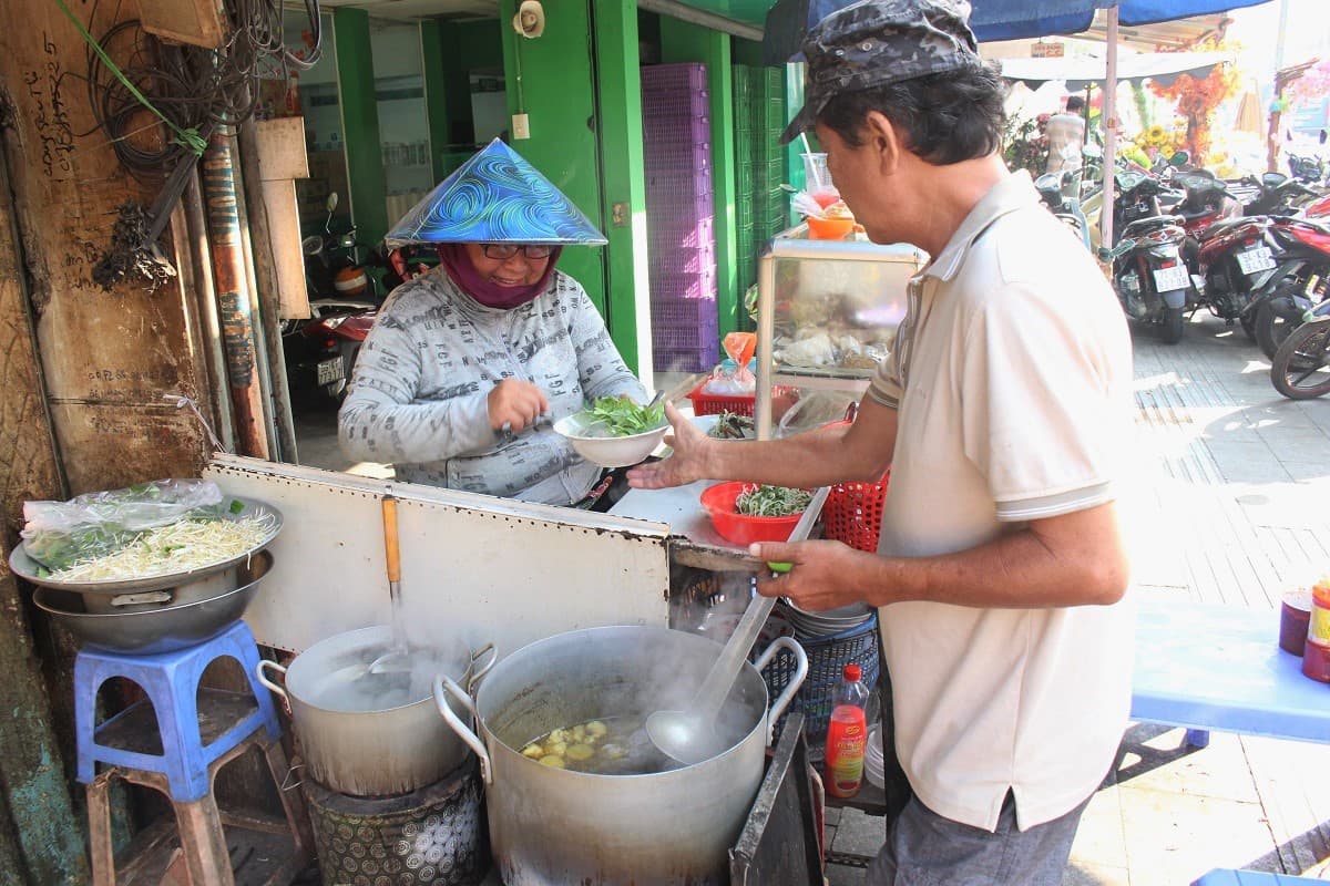 Saigon eatery serves different dish for breakfast each day