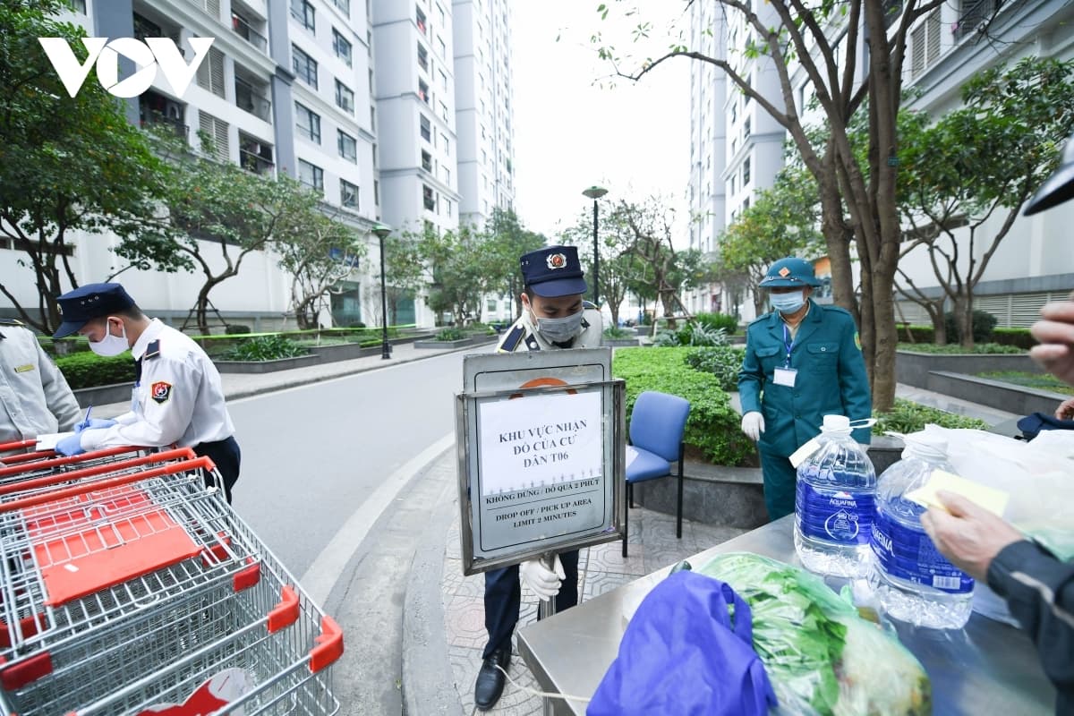 Hanoi-based apartment block, Dong Trieu town in Quang Ninh put into lockdown