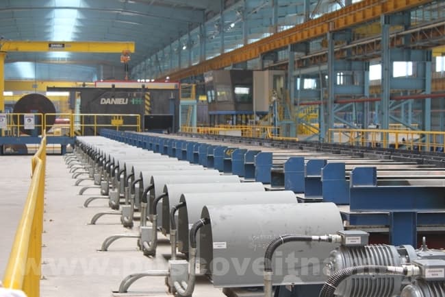 Two FDI giants in the steel industry face financial problems