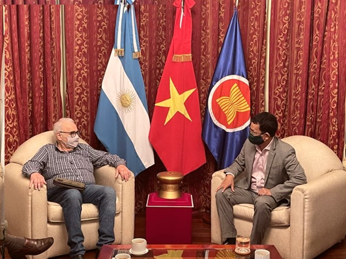 Ambassador meets leader of Communist Party of Argentina