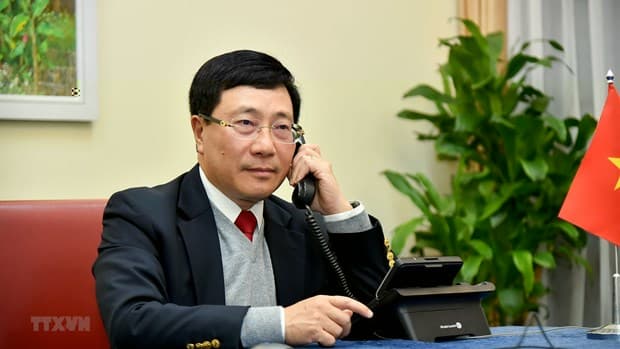 Deputy PM, FM Minh holds phone talks with new U.S. Secretary of State