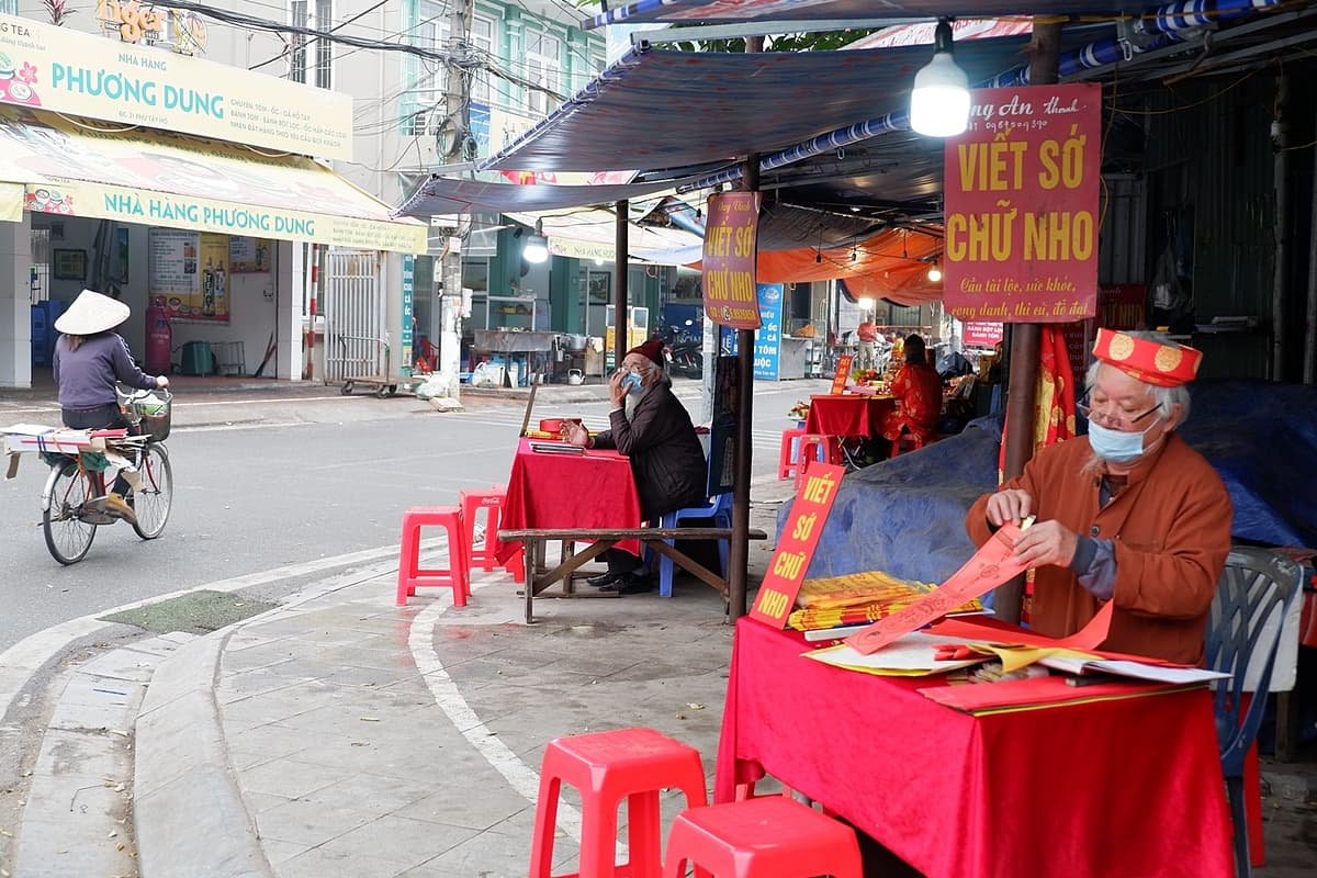 Lurking coronavirus keeps famed Hanoi temples deserted ahead of Tet