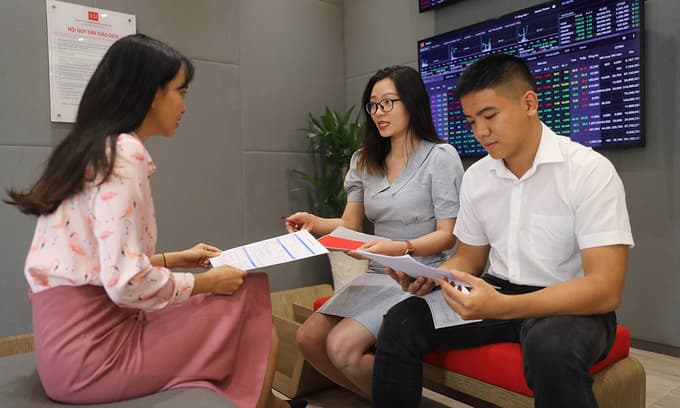 Securities trading account numbers surge to new peak